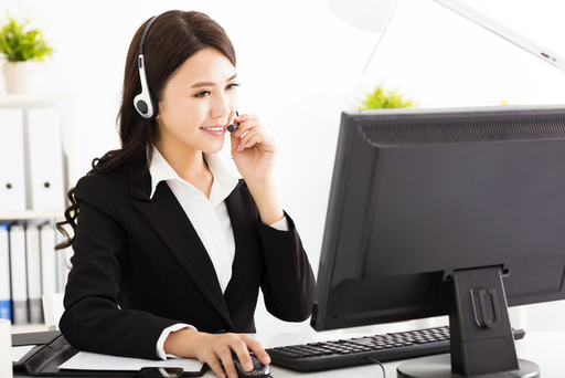 female remote VA talking to a client.jpg